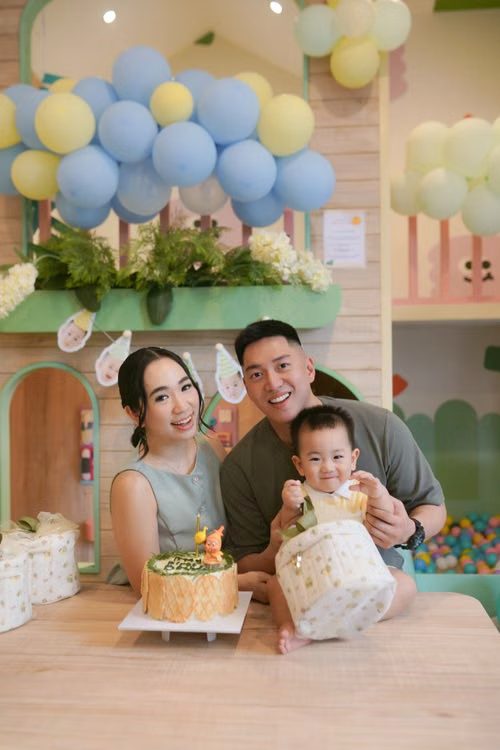 A family at a first birthday